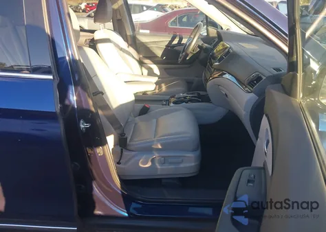 2021 Honda Pilot Awd Touring 8 Passenger z USA, uszkodzony, nr VIN 5FNYF6H94MB003272